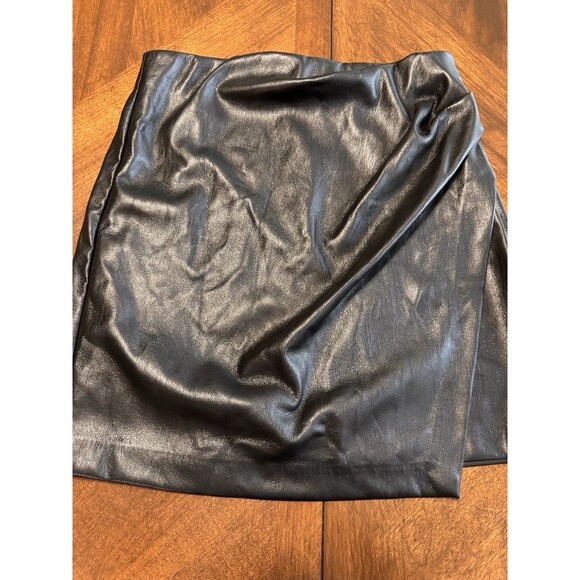 Wilfred Aritzia Faux Leather Mini Skirt Women’s size 4 Black - Picture 1 of 6